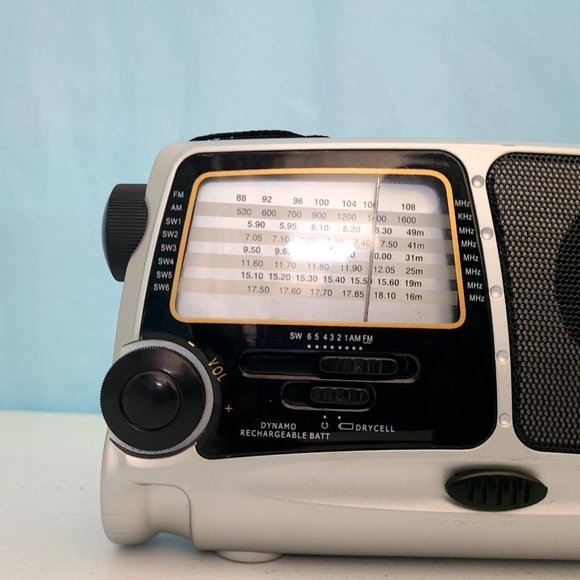 Dynamo Rechargeable World Radio Hand Generator Battery, Tested - Picture 3 of 7